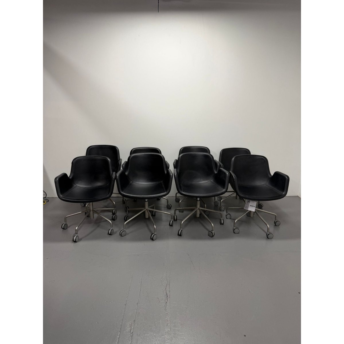 Lapalma Pass Easy Chair, Black Leather, 5 Star Castor Base - thegoodchairs