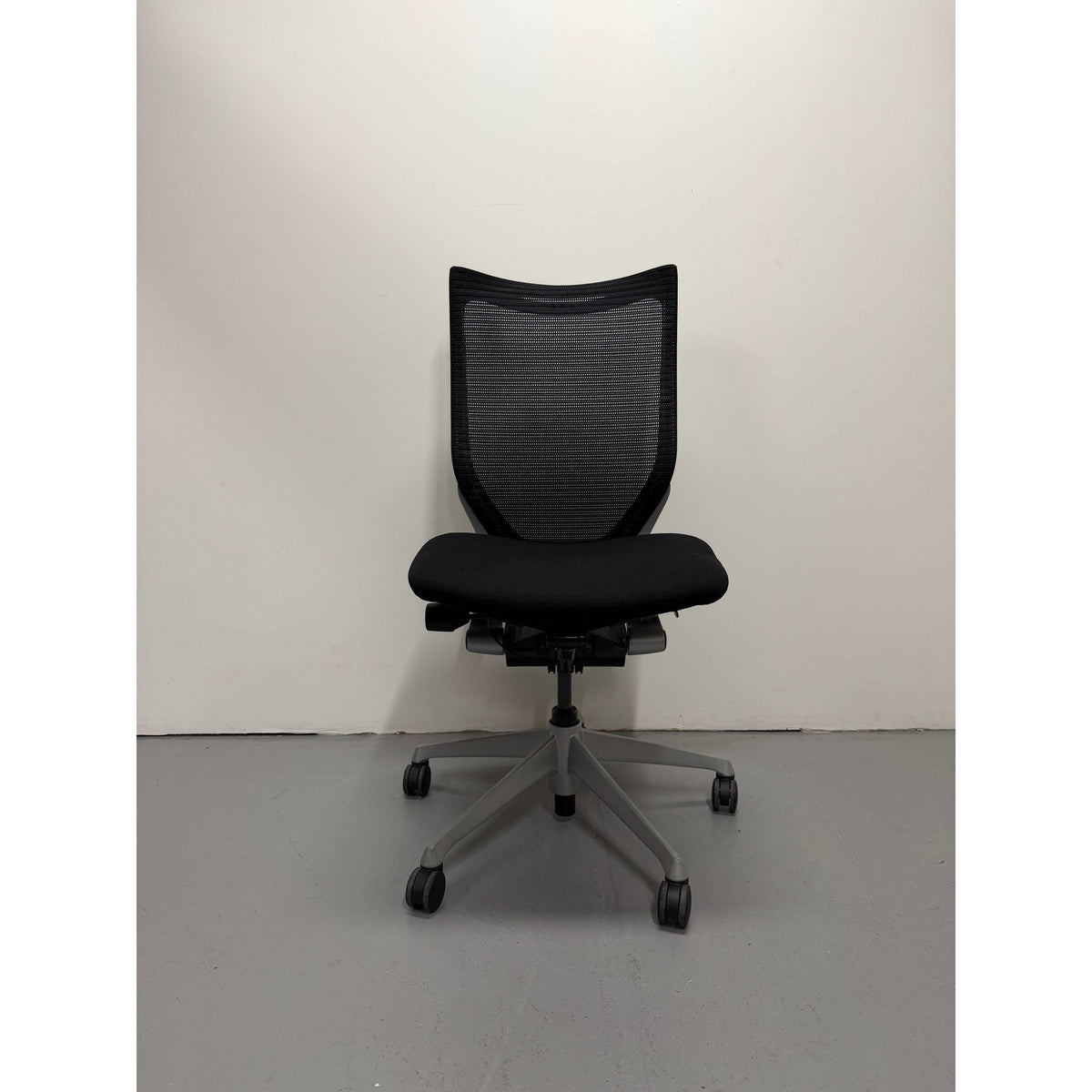Okamura Baron Mesh Office Chair, Black, No Arms - thegoodchairs