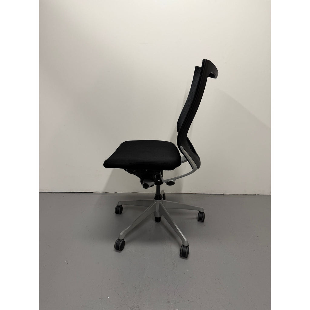Okamura Baron Mesh Office Chair, Black, No Arms - thegoodchairs