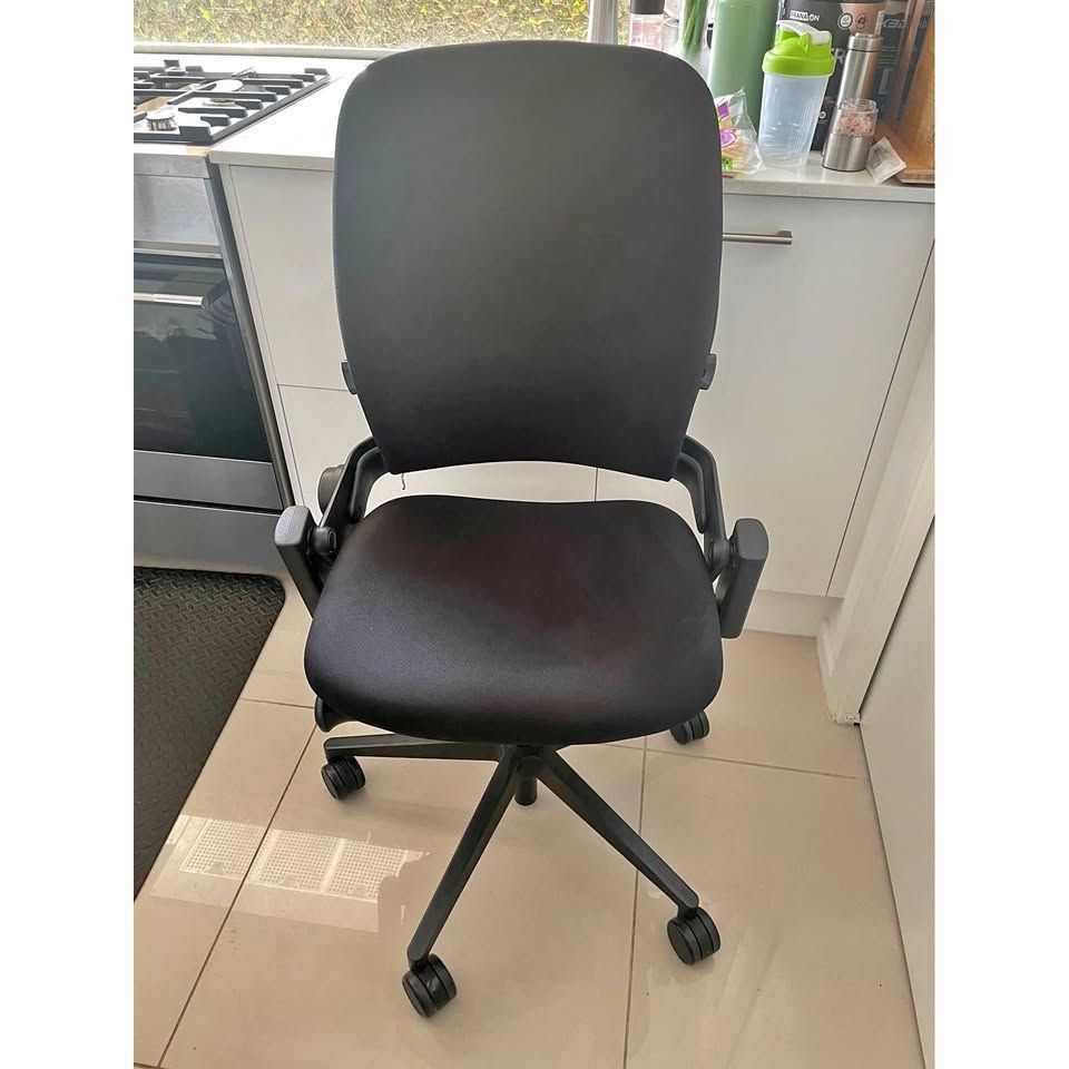 Steelcase Leap V2 - thegoodchairs
