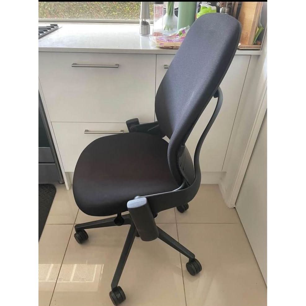 Steelcase Leap V2 - Armless Fully Loaded - thegoodchairs
