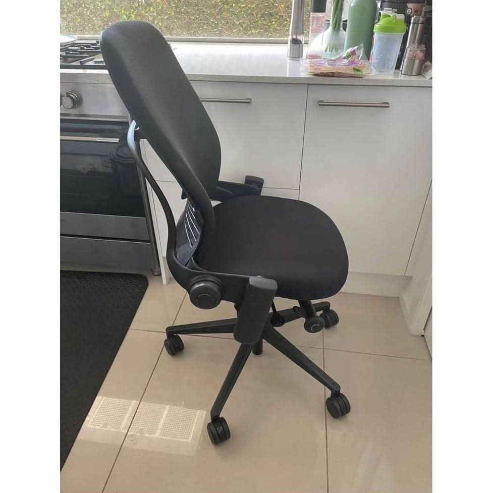 Steelcase Leap V2 - Armless Fully Loaded - thegoodchairs