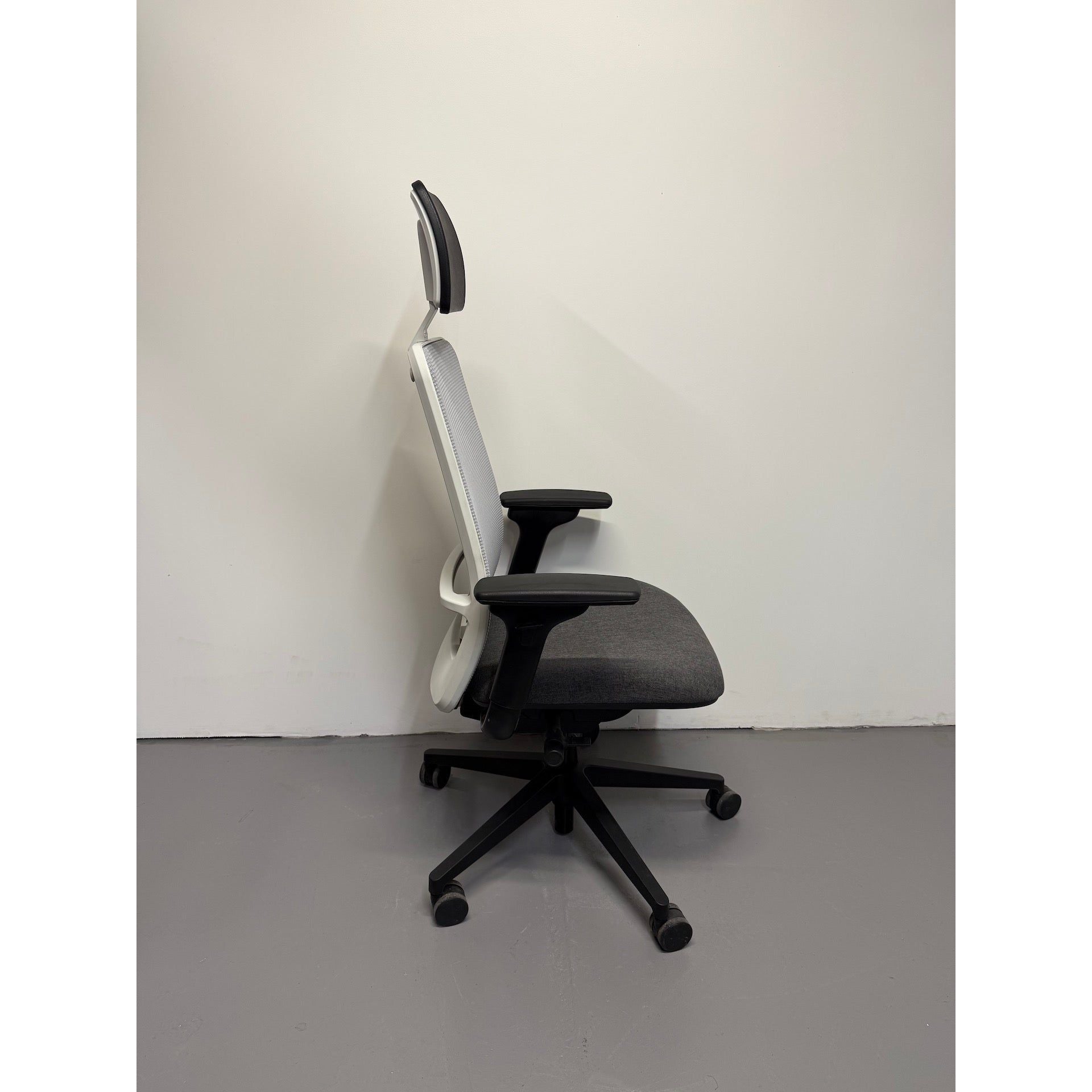 Steelcase Personality Plus - Task Chair with Arms & Headrest - thegoodchairs