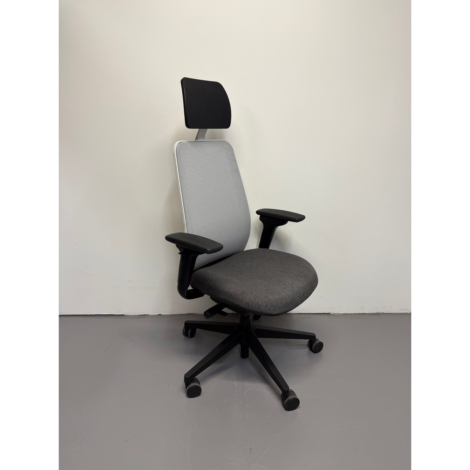 Steelcase Personality Plus - Task Chair with Arms & Headrest - thegoodchairs