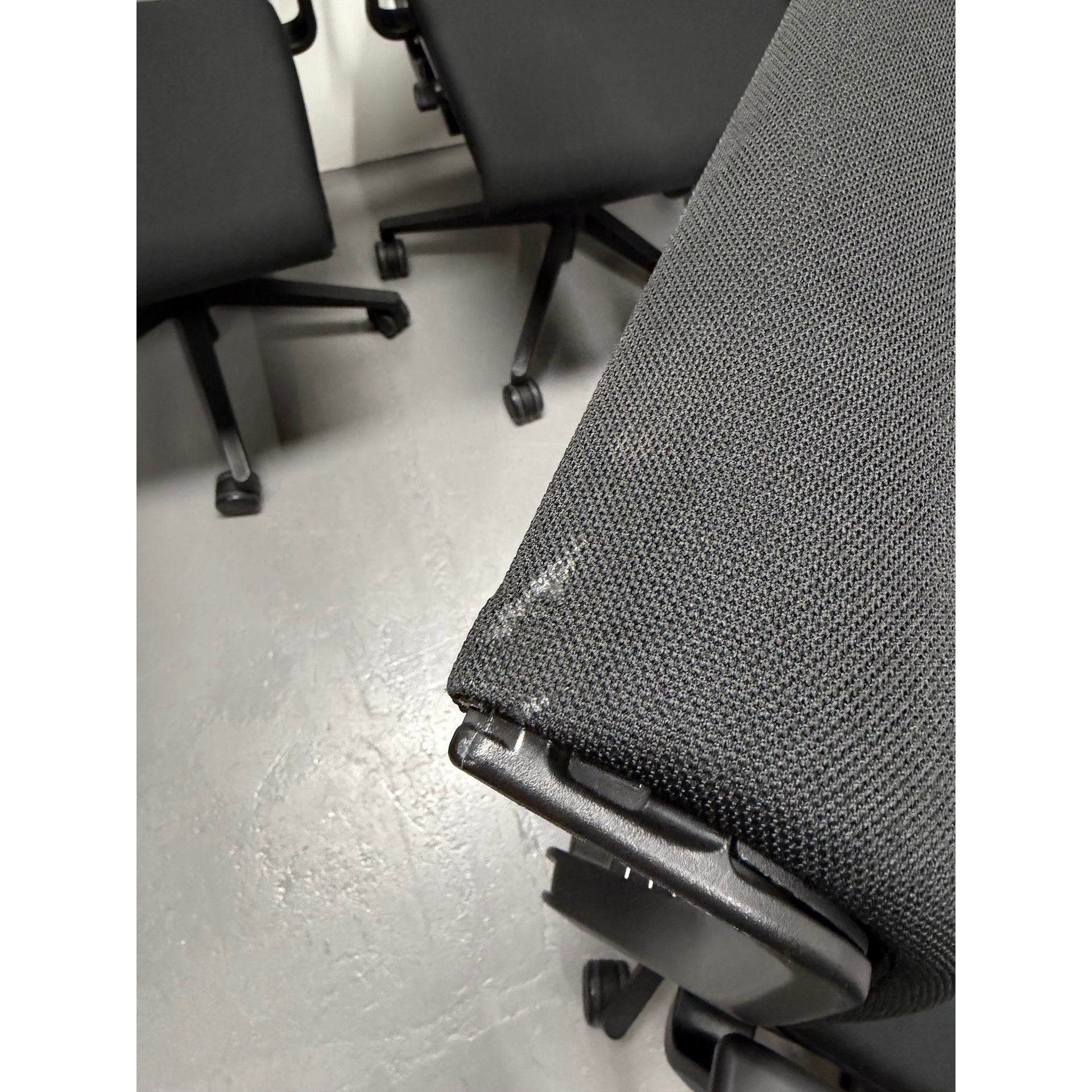 Steelcase Think - Boardroom / Meeting Chair - Fixed Arms | Black - thegoodchairs