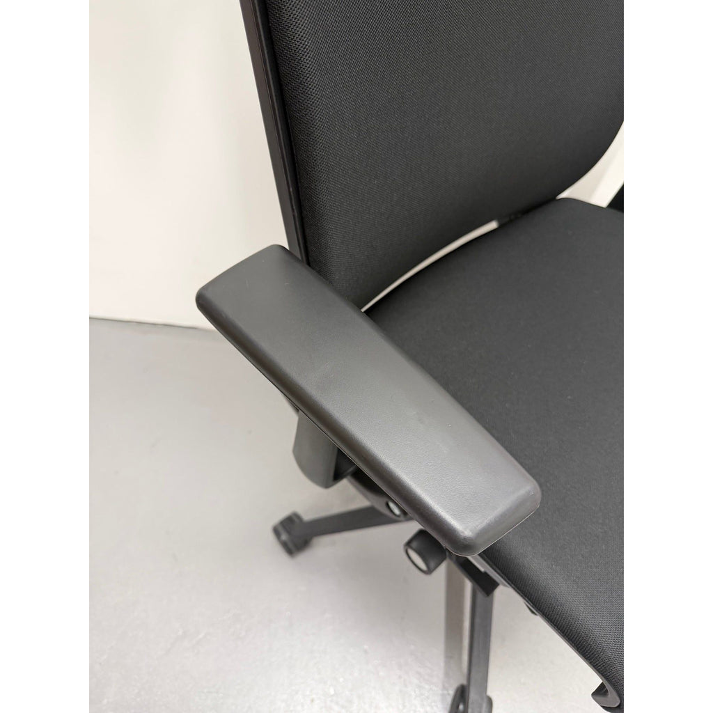 Steelcase Think - Boardroom / Meeting Chair - Fixed Arms | Black - thegoodchairs