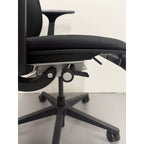 Steelcase Think - Boardroom / Meeting Chair - Fixed Arms | Black - thegoodchairs