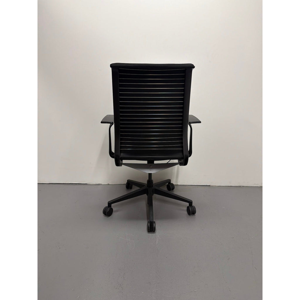 Steelcase Think - Boardroom / Meeting Chair - Fixed Arms | Black - thegoodchairs