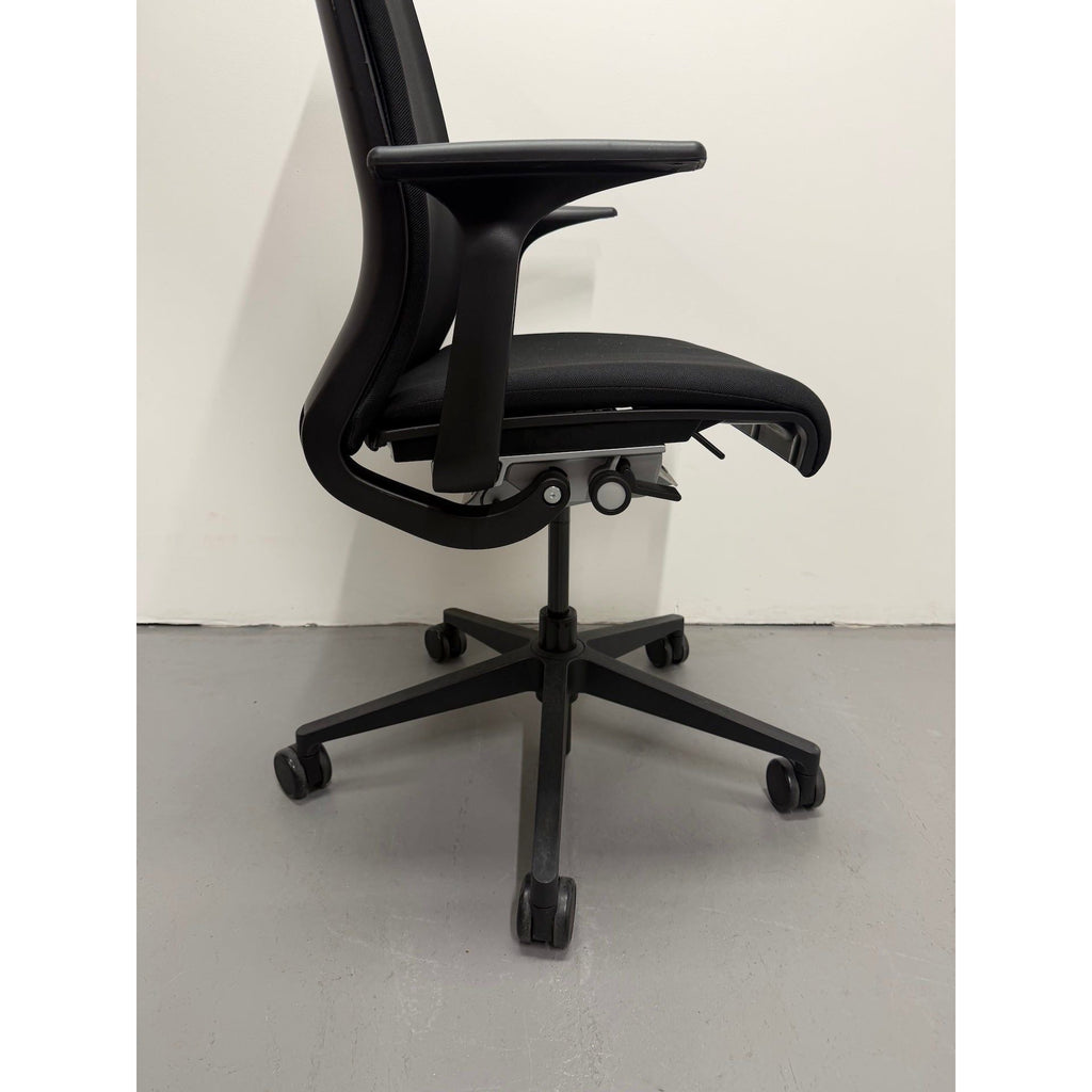 Steelcase Think - Boardroom / Meeting Chair - Fixed Arms | Black - thegoodchairs