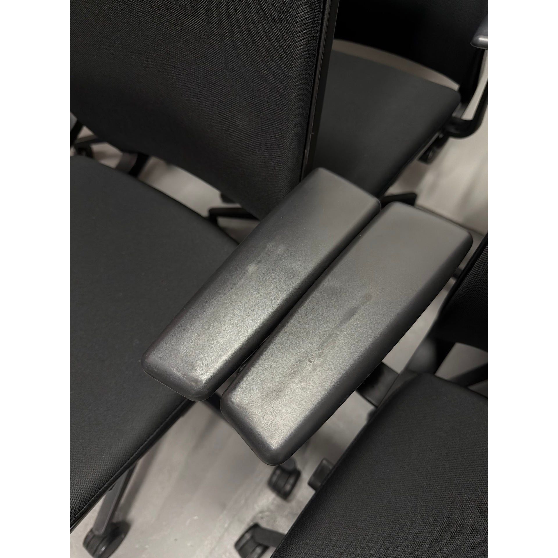Steelcase Think - Boardroom / Meeting Chair - Fixed Arms | Black - thegoodchairs