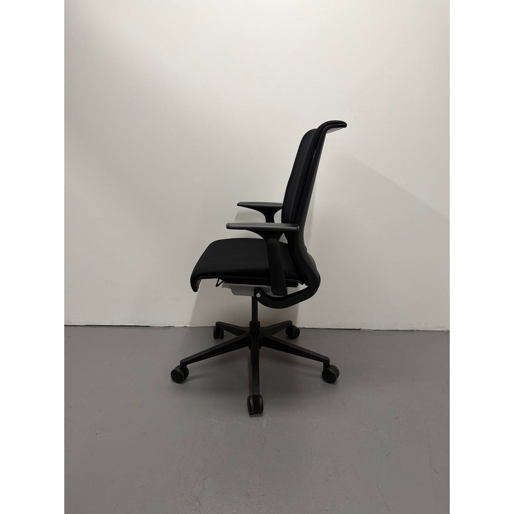 Steelcase Think - Boardroom / Meeting Chair - Fixed Arms | Black - thegoodchairs