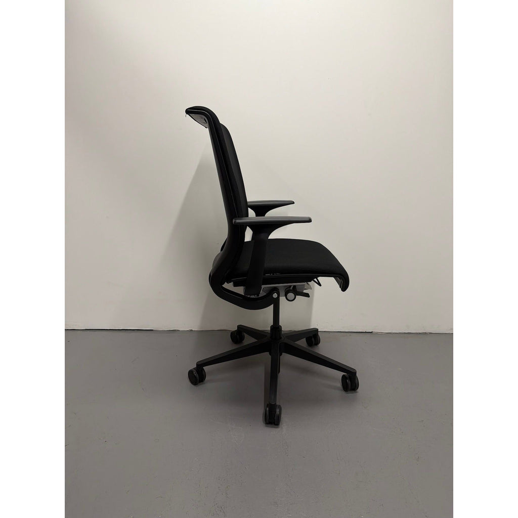 Steelcase Think - Boardroom / Meeting Chair - Fixed Arms | Black - thegoodchairs