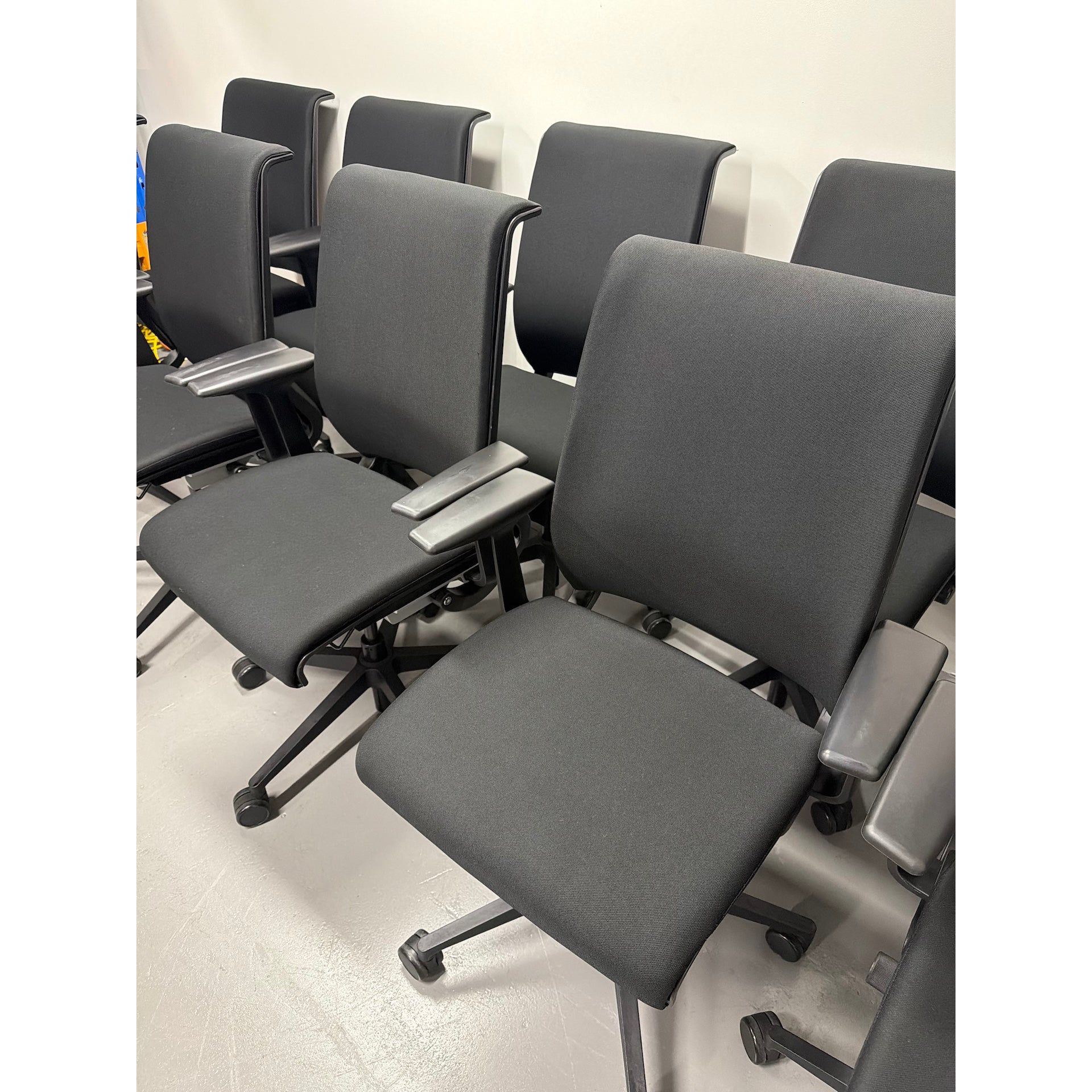 Steelcase Think - Boardroom / Meeting Chair - Fixed Arms | Black - thegoodchairs