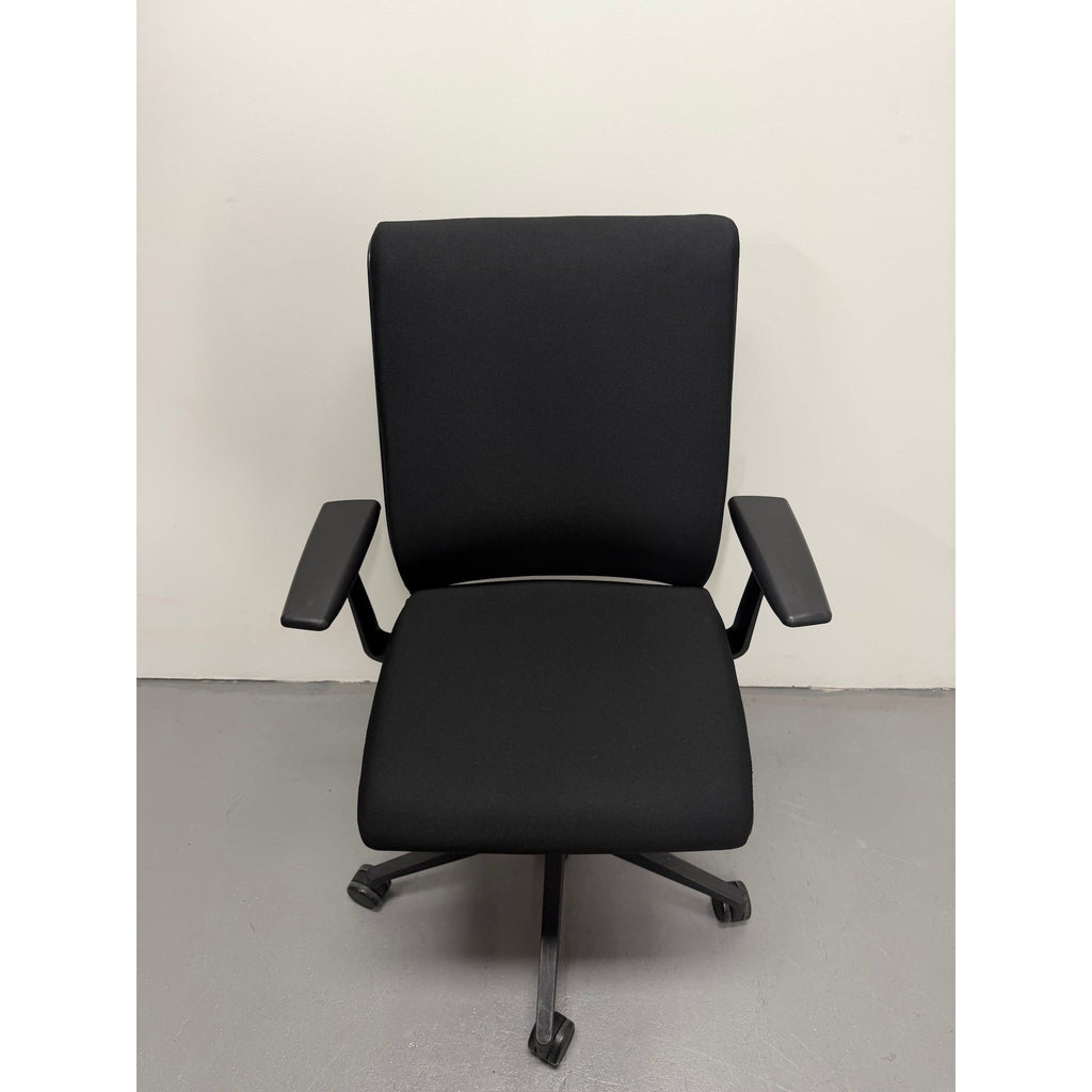 Steelcase Think - Boardroom / Meeting Chair - Fixed Arms | Black - thegoodchairs