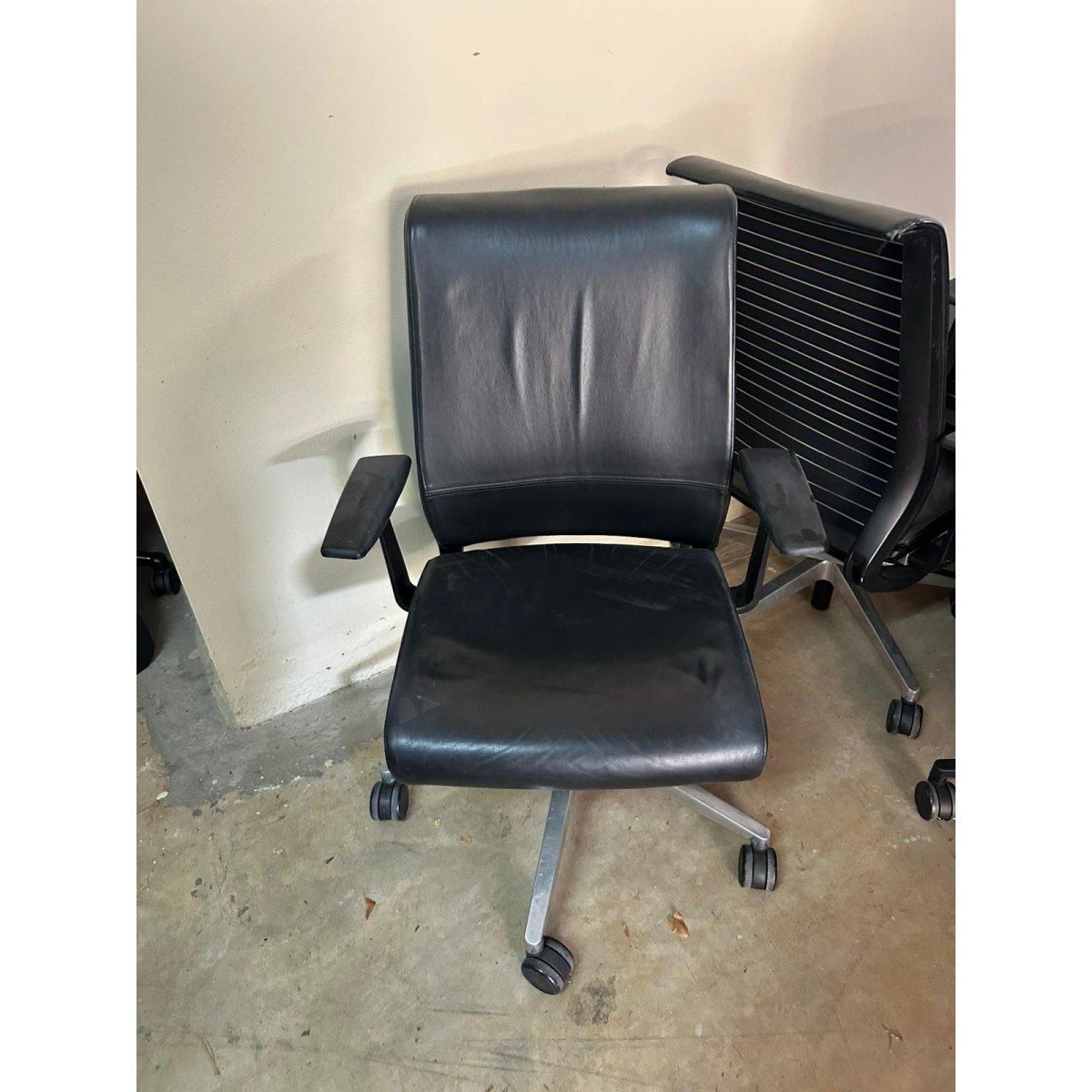 Steelcase Think - Leather - Non Adjustable Arms - thegoodchairs