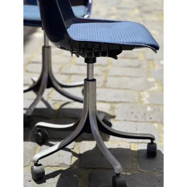 Tecno Mid Century SpA Modus Castor Chair in Navy Polyamide by Osvaldo Borsani, 1960s - thegoodchairs