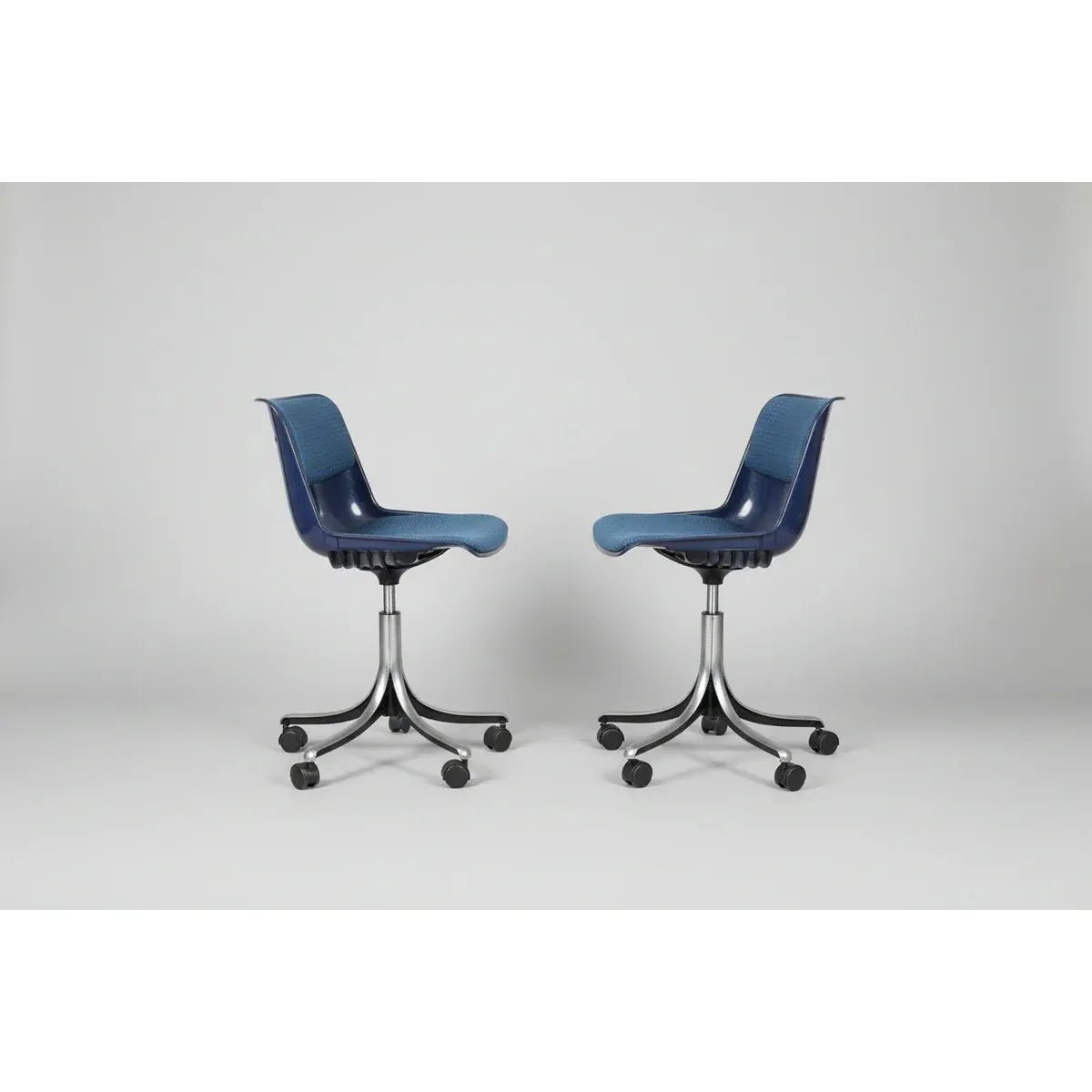 Tecno Mid Century SpA Modus Castor Chair in Navy Polyamide by Osvaldo Borsani, 1960s - thegoodchairs