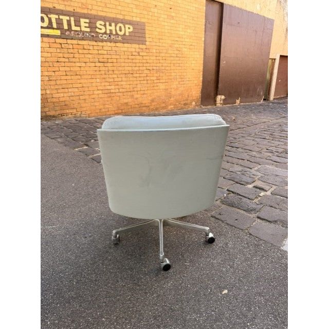 Tecno Osvaldo Borsani for P128 Office Chair, Late 1960s, Early 1970s, Light Grey Italian Leather - thegoodchairs