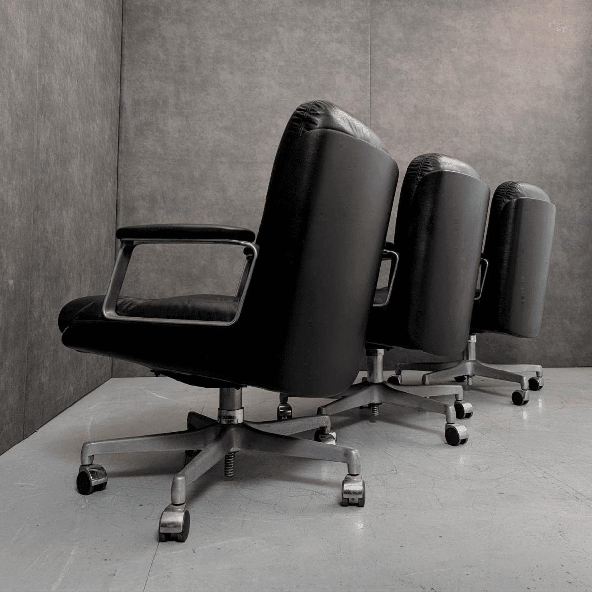 Vaghi Kiruna Black Leather Swivel Chair by Studio Tecnico Vaghi, Italy, 1975 - thegoodchairs