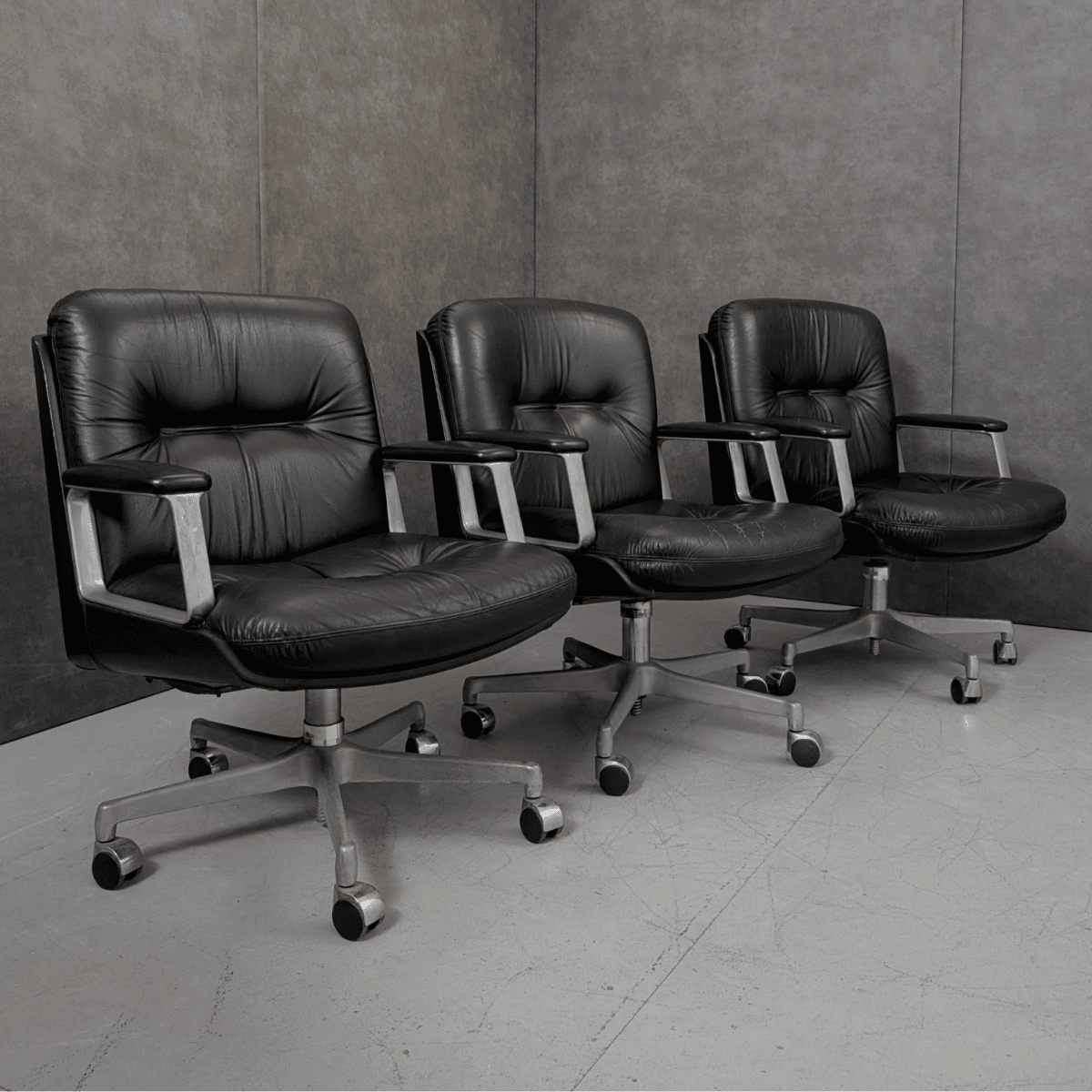 Vaghi Kiruna Black Leather Swivel Chair by Studio Tecnico Vaghi, Italy, 1975 - thegoodchairs