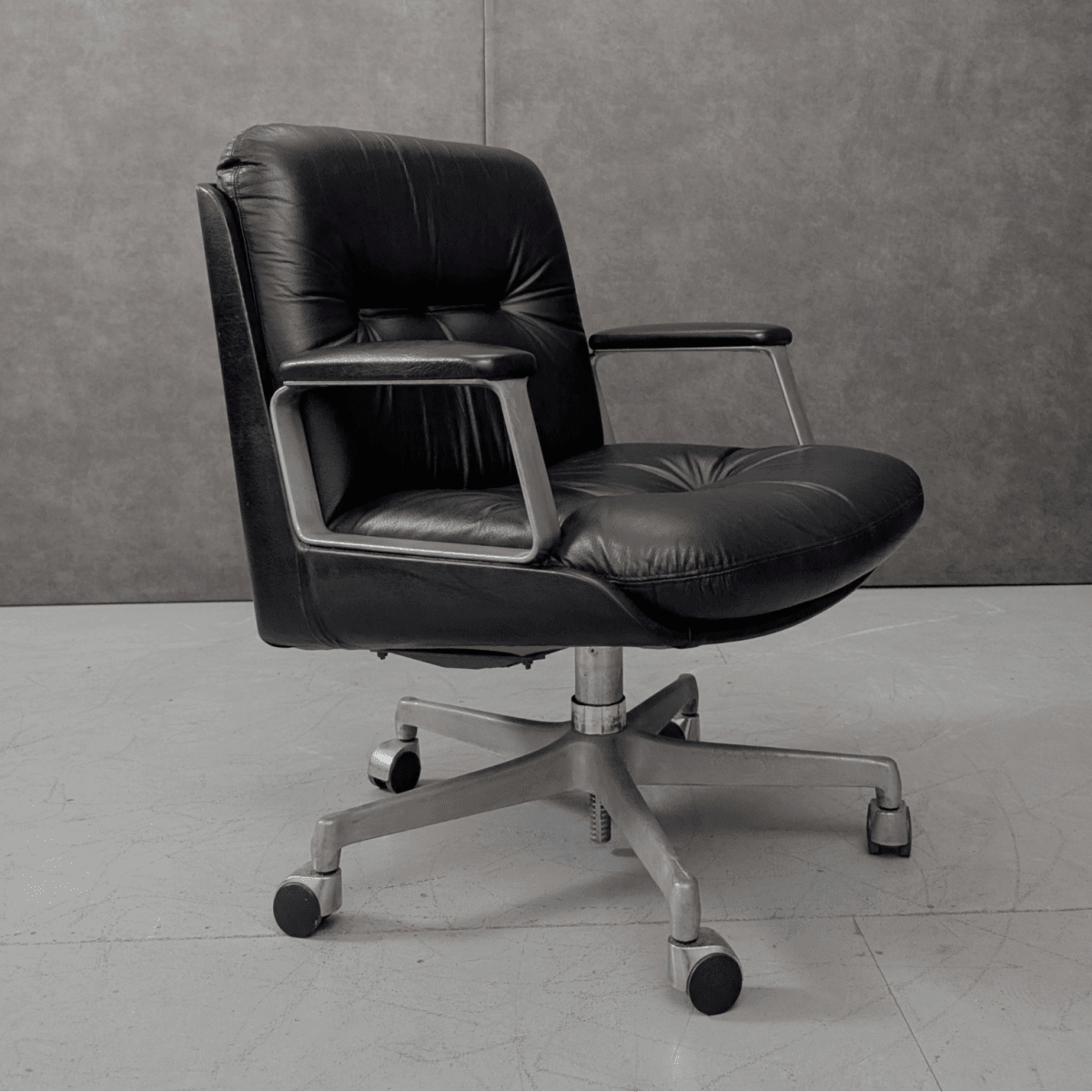 Vaghi Kiruna Black Leather Swivel Chair by Studio Tecnico Vaghi, Italy, 1975 - thegoodchairs