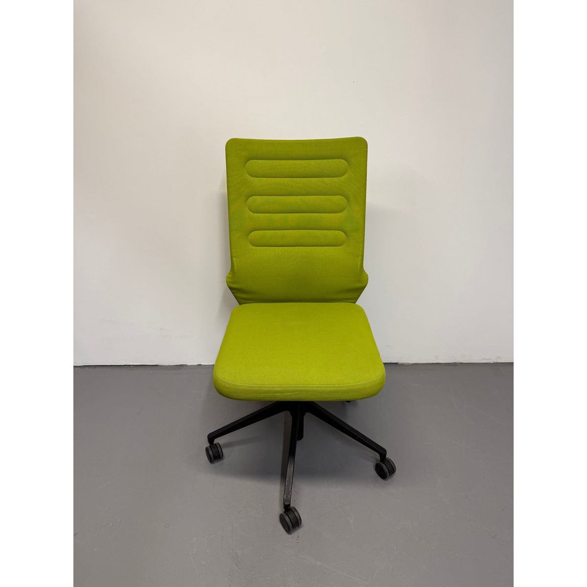 Vitra AC 4 Office Chair by Antonio Citterio, Avocado Green - thegoodchairs