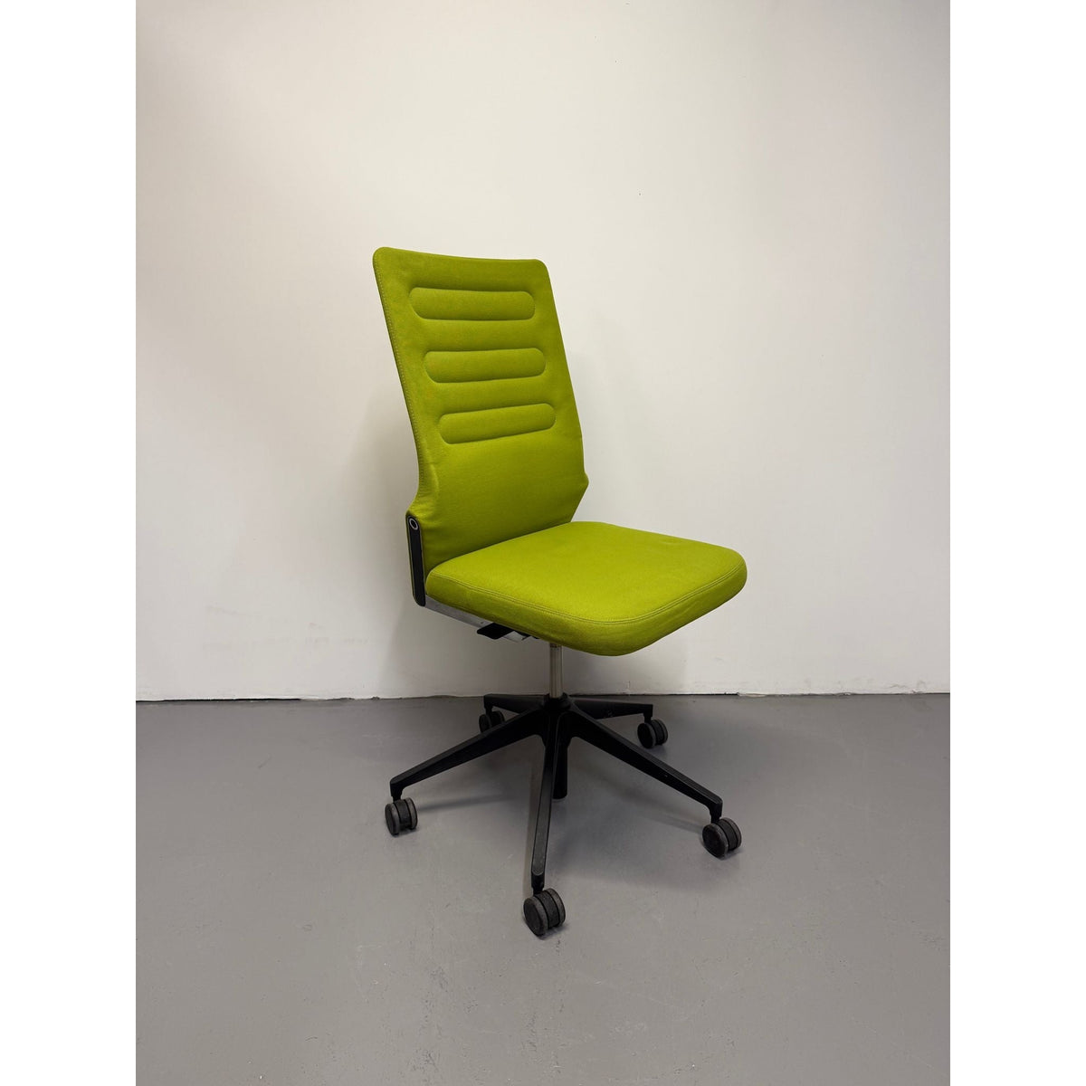 Vitra AC 4 Office Chair by Antonio Citterio, Avocado Green - thegoodchairs