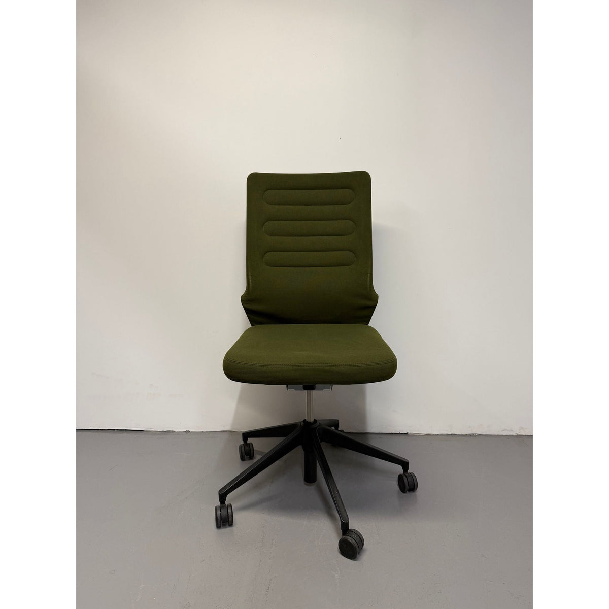 Vitra AC 4 Office Chair by Antonio Citterio, Forest Green - thegoodchairs