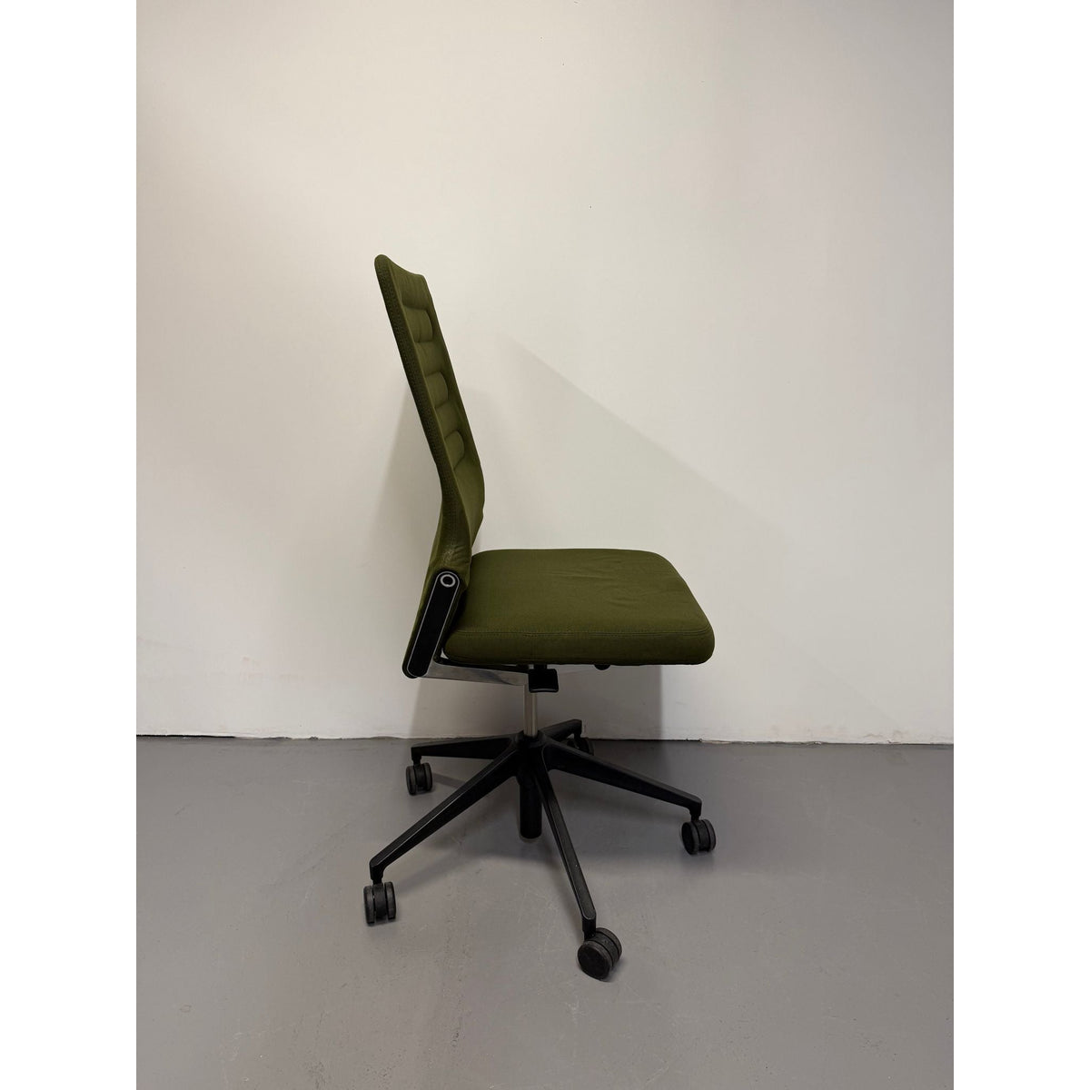 Vitra AC 4 Office Chair by Antonio Citterio, Forest Green - thegoodchairs