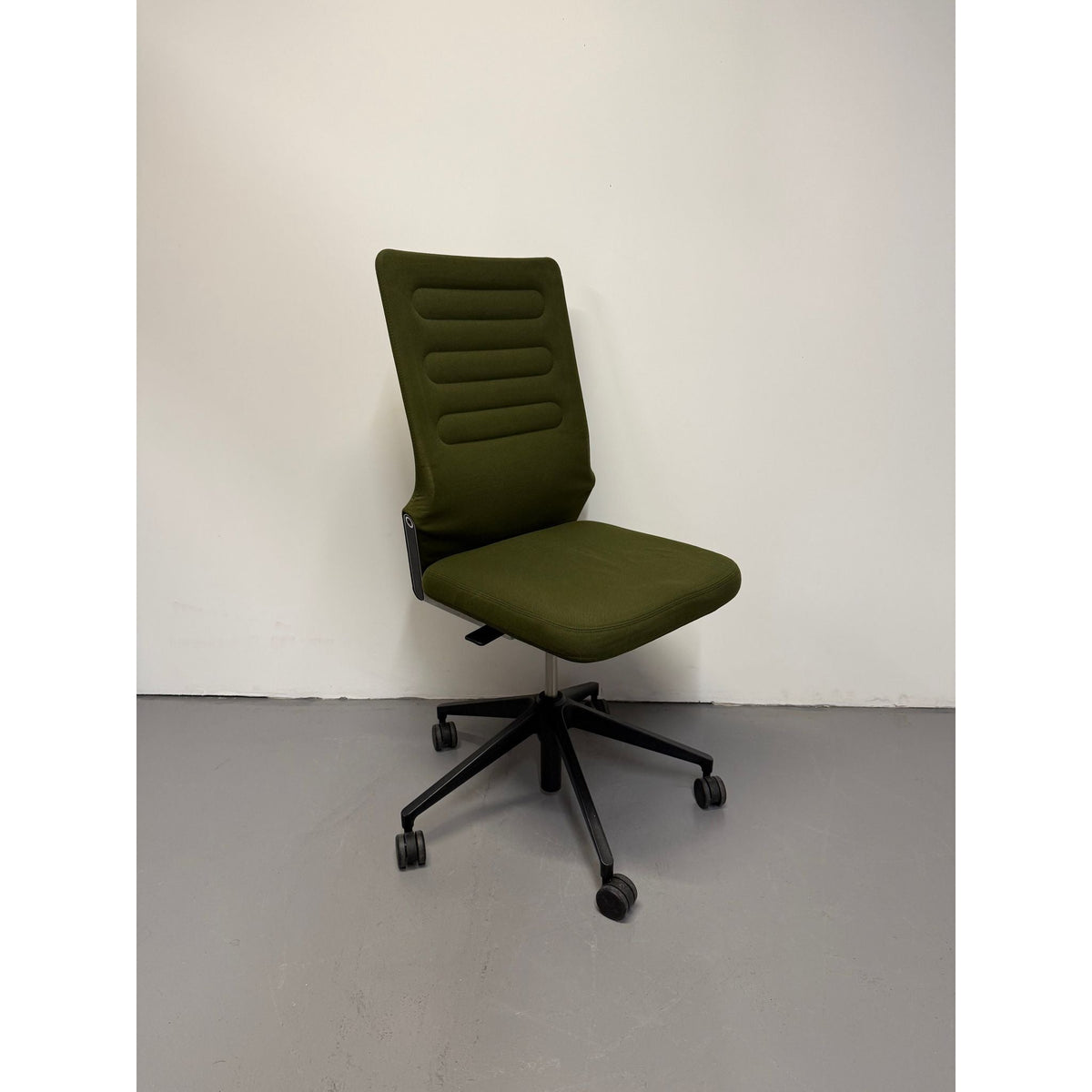 Vitra AC 4 Office Chair by Antonio Citterio, Forest Green - thegoodchairs