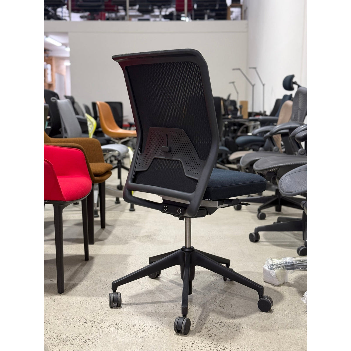 Vitra ID Mesh Task Chair, Black, Armless - thegoodchairs