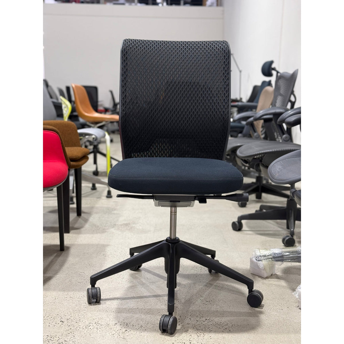 Vitra ID Mesh Task Chair, Black, Armless - thegoodchairs