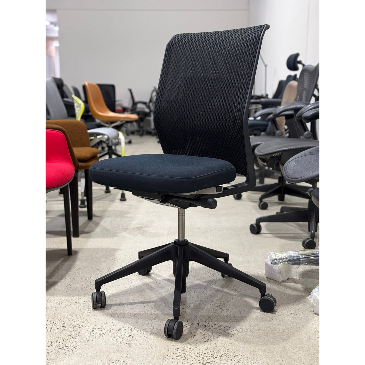 Vitra ID Mesh Task Chair, Black, Armless - thegoodchairs