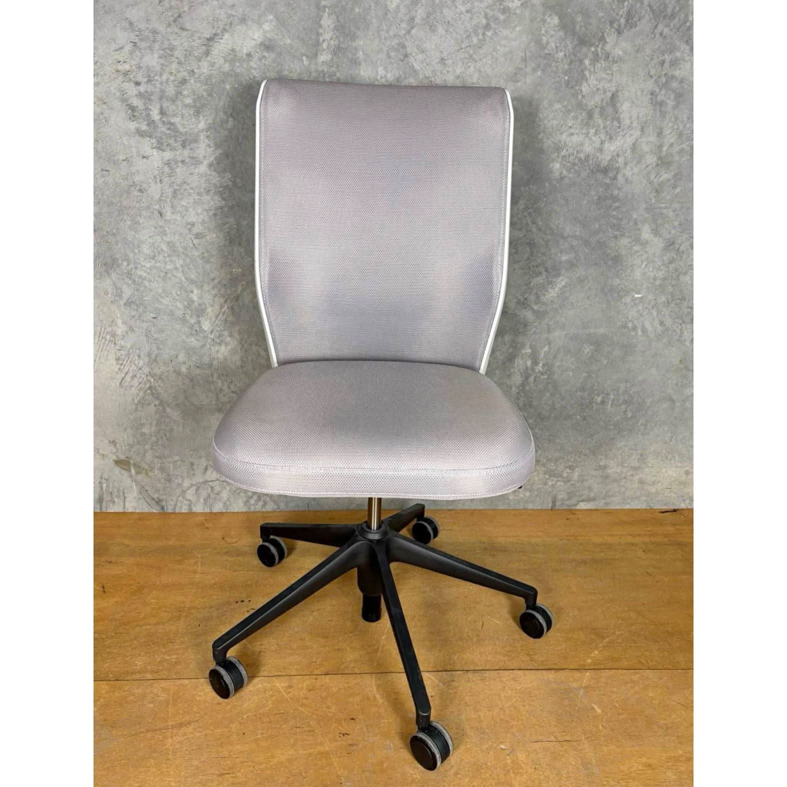 Vitra ID Soft - Citterio Meeting Chair - thegoodchairs