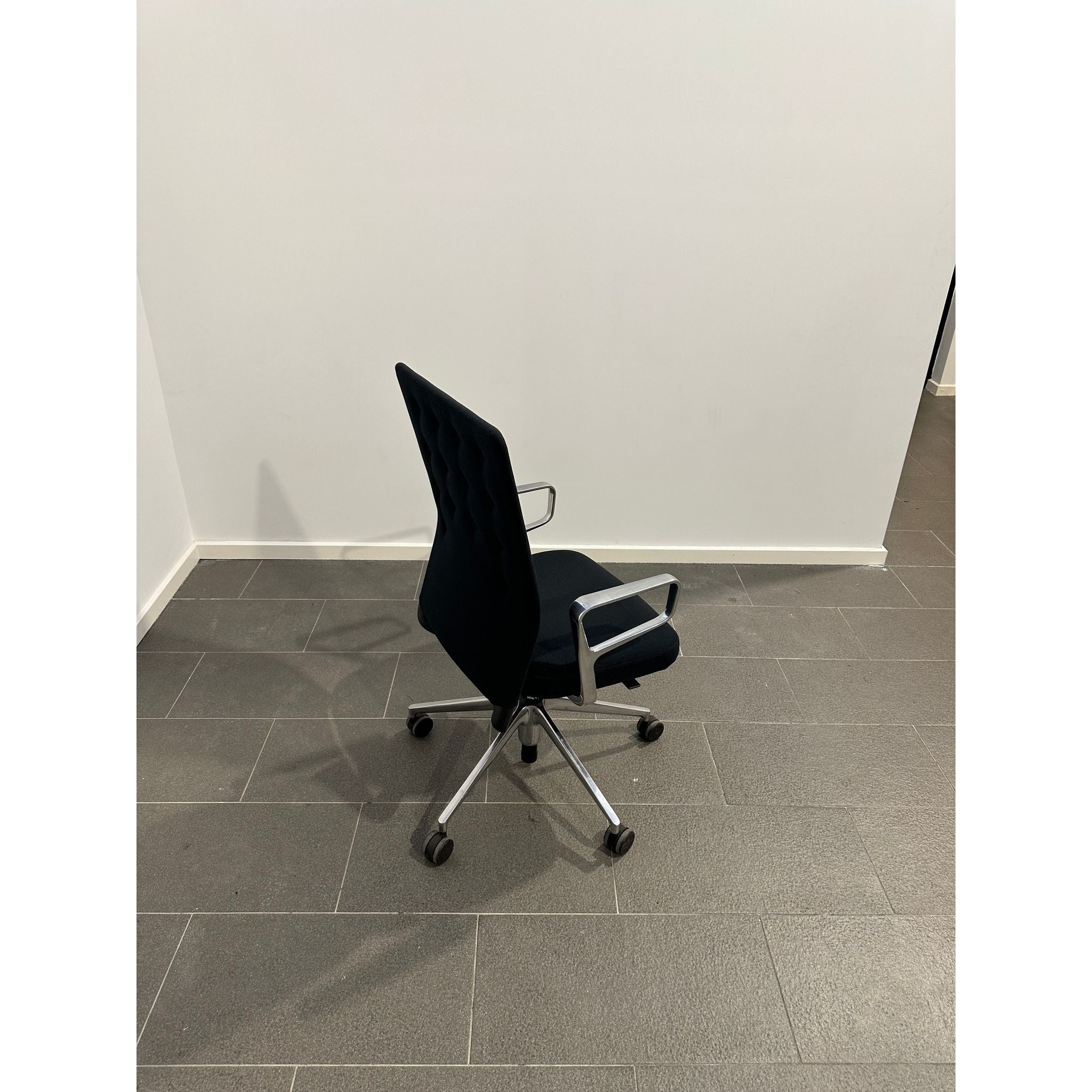 Vitra ID Trim - Chair Alloy, 2010/2021 - thegoodchairs