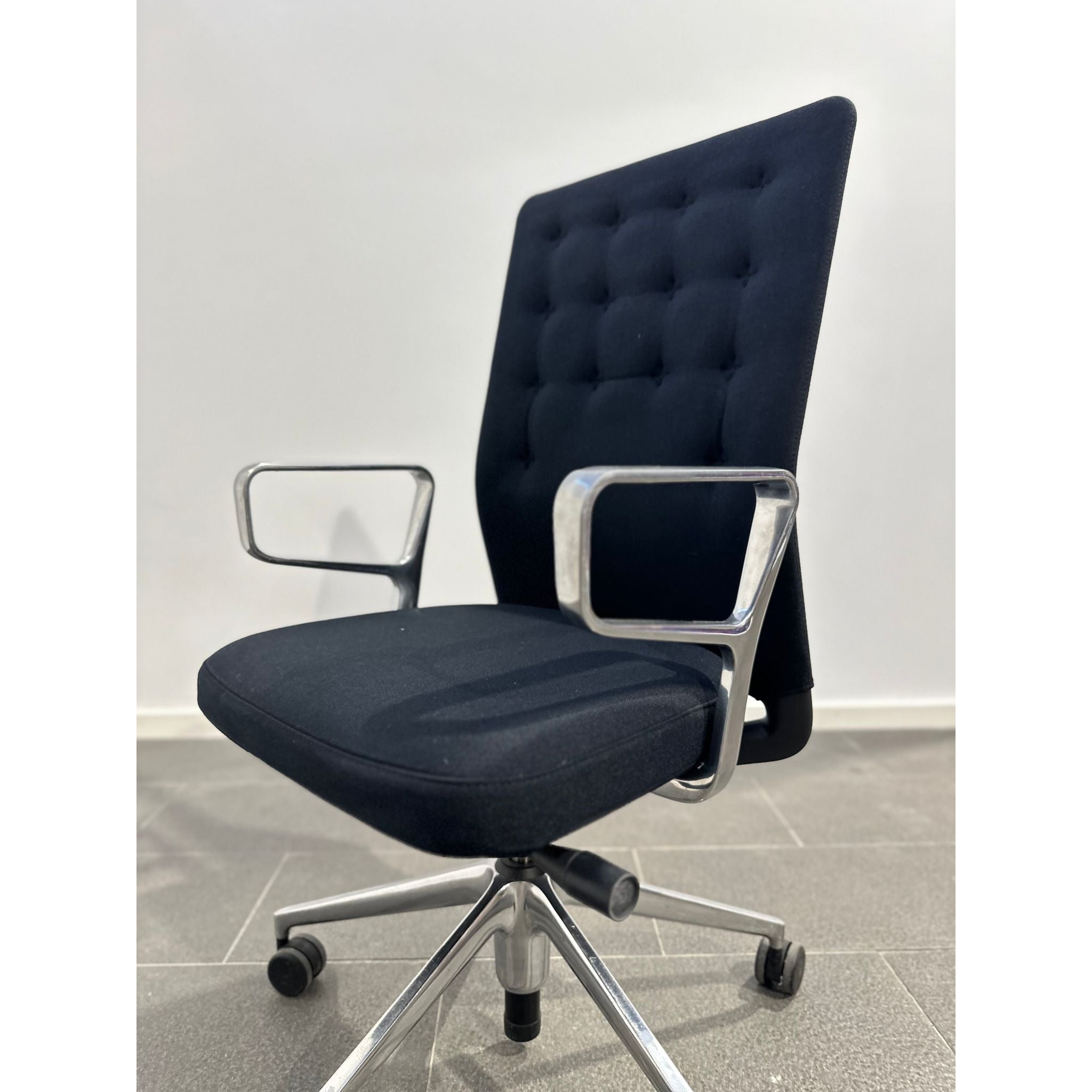 Vitra ID Trim - Chair Alloy, 2010/2021 - thegoodchairs