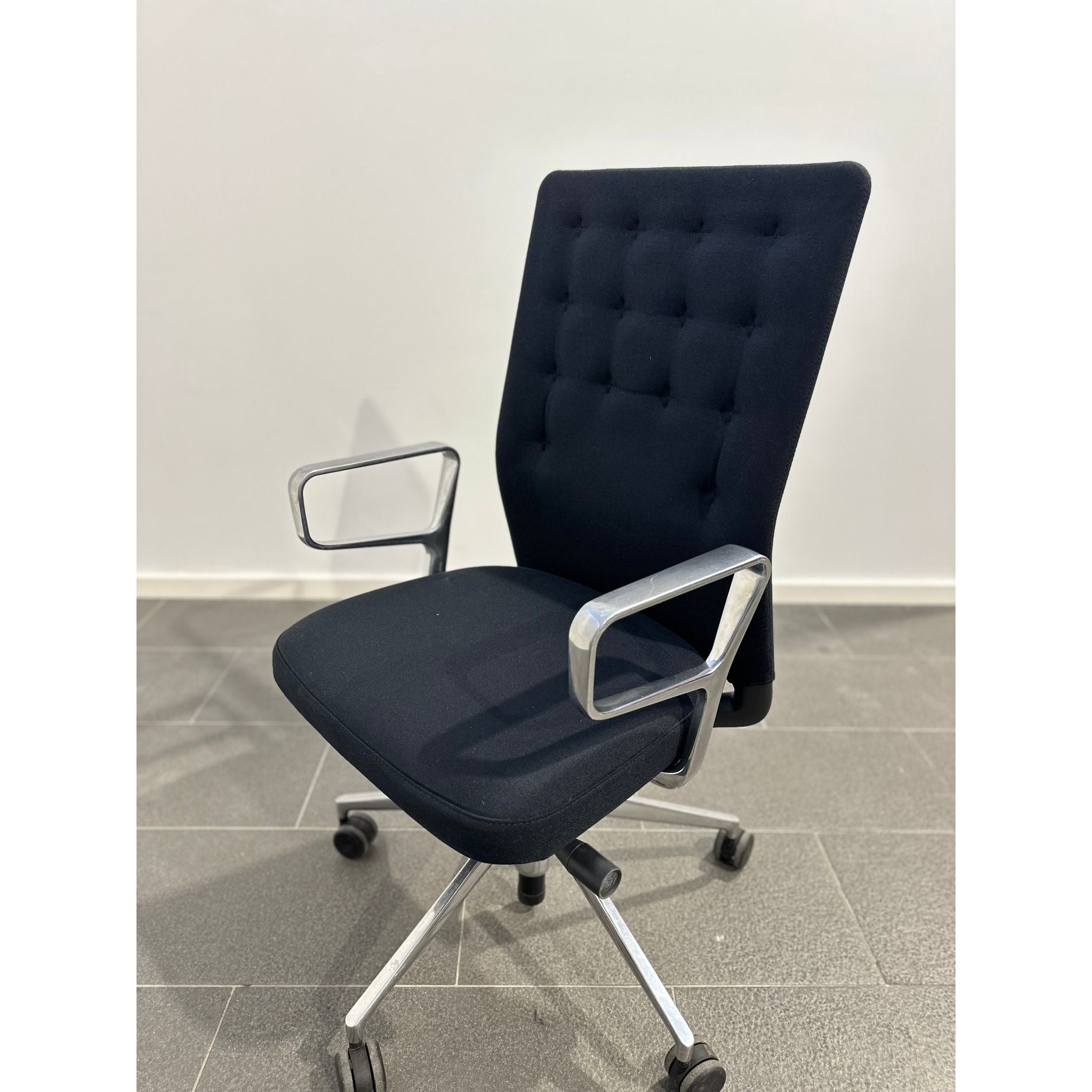 Vitra ID Trim - Chair Alloy, 2010/2021 - thegoodchairs