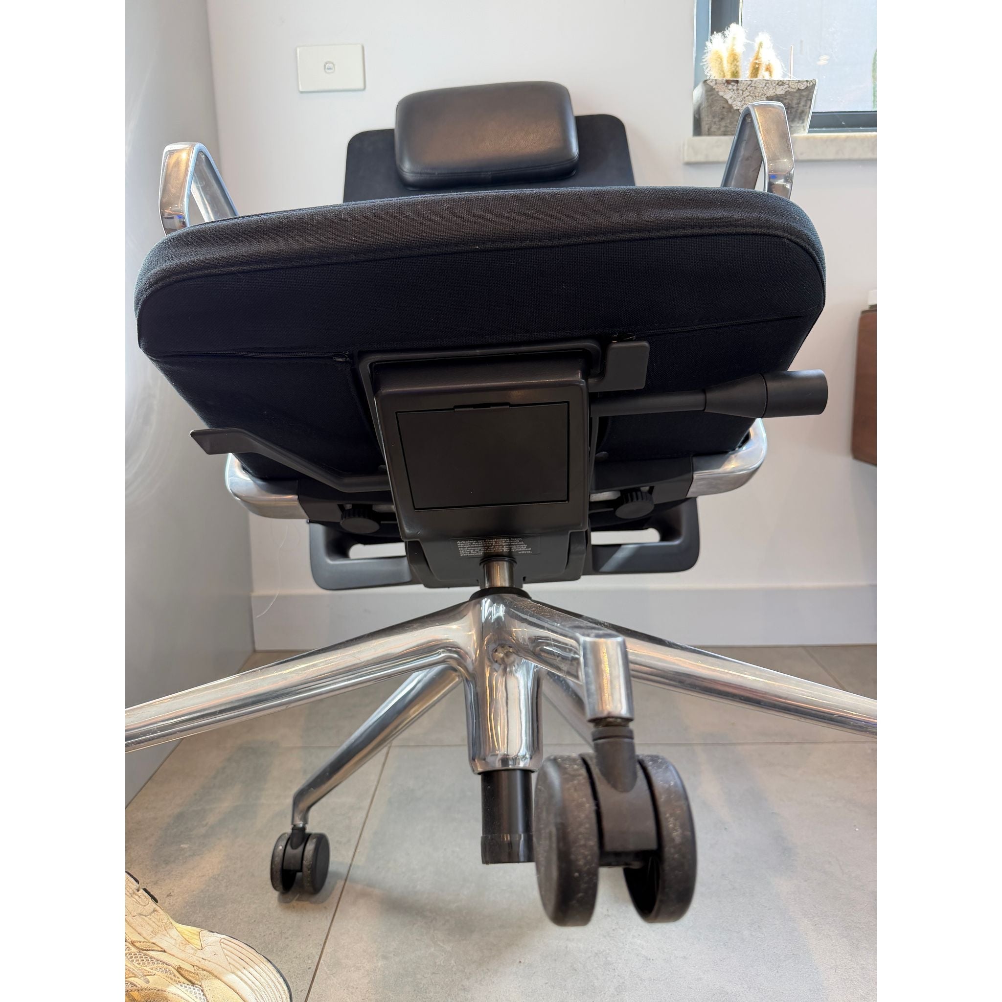 Vitra ID Trim L Office Chair, Black - thegoodchairs