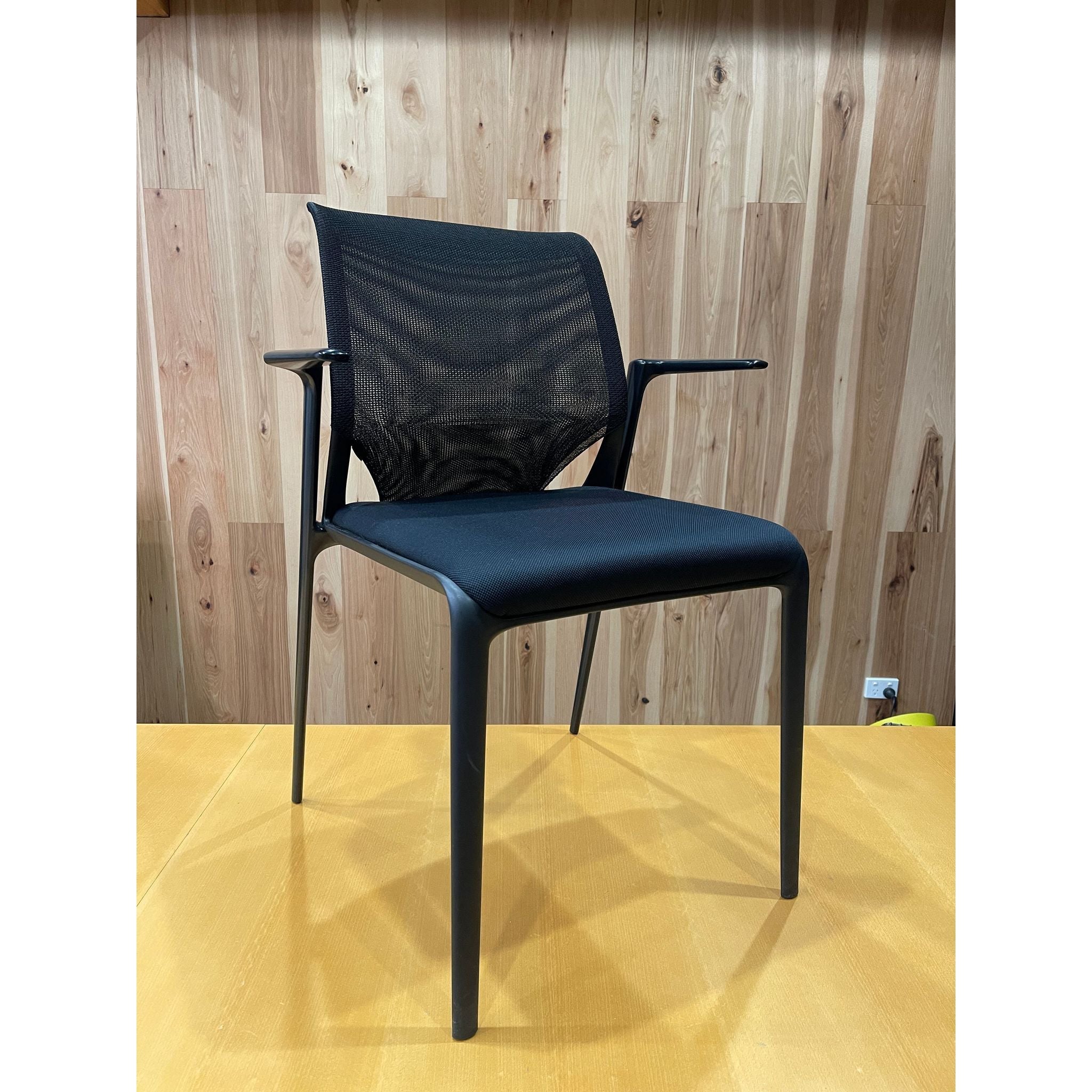 Vitra MedaSlim - Meda Slim Chair, Designer Alberto Meda 2004 - thegoodchairs
