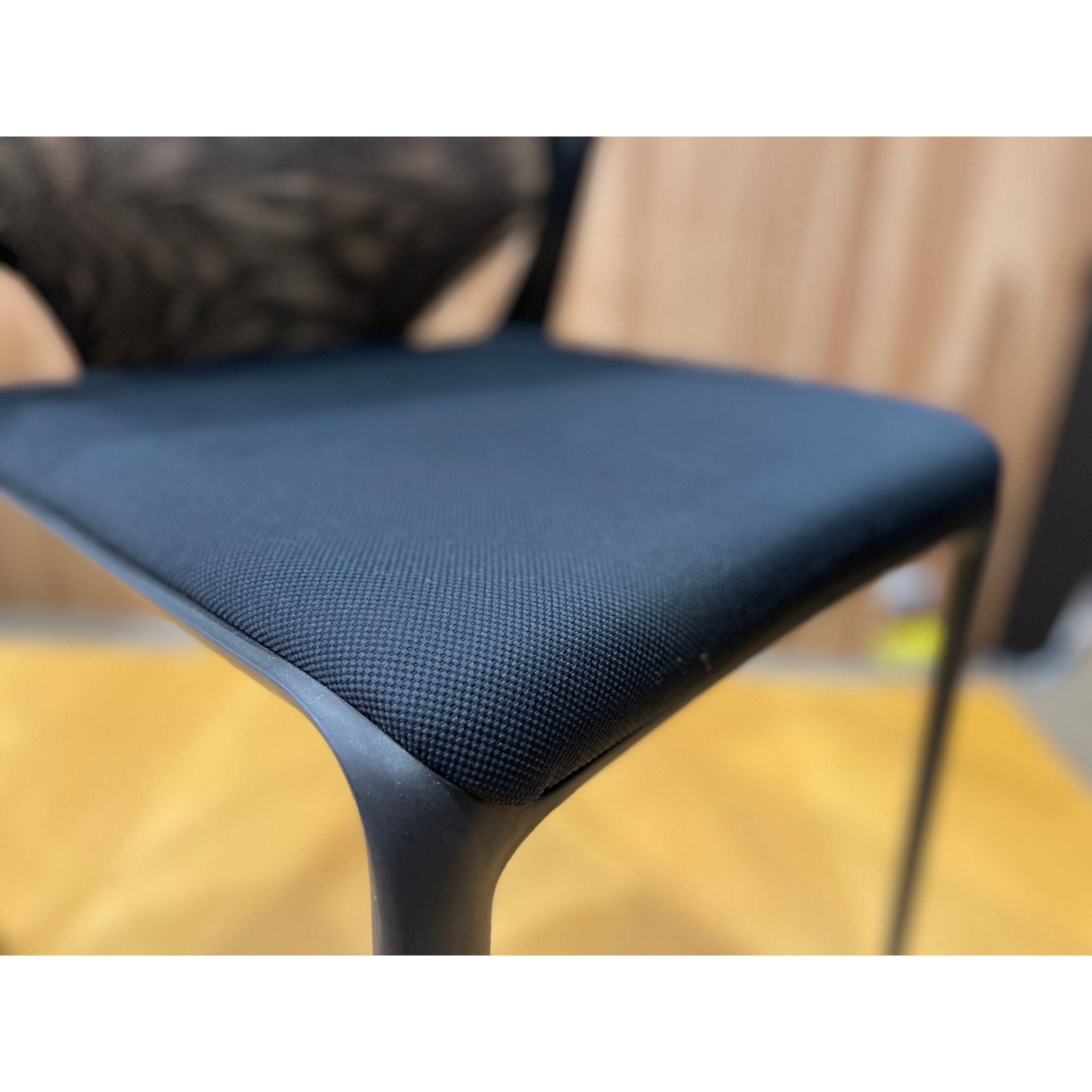 Vitra MedaSlim - Meda Slim Chair, Designer Alberto Meda 2004 - thegoodchairs