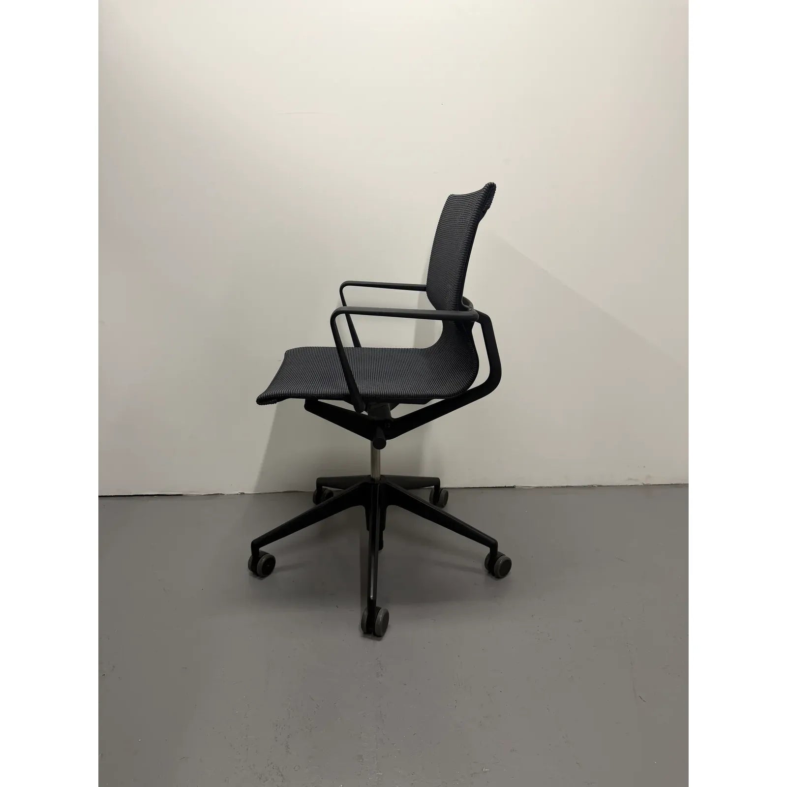 Vitra Physix - Ergonomic Boardroom Office Chair - Alberto Meda - thegoodchairs