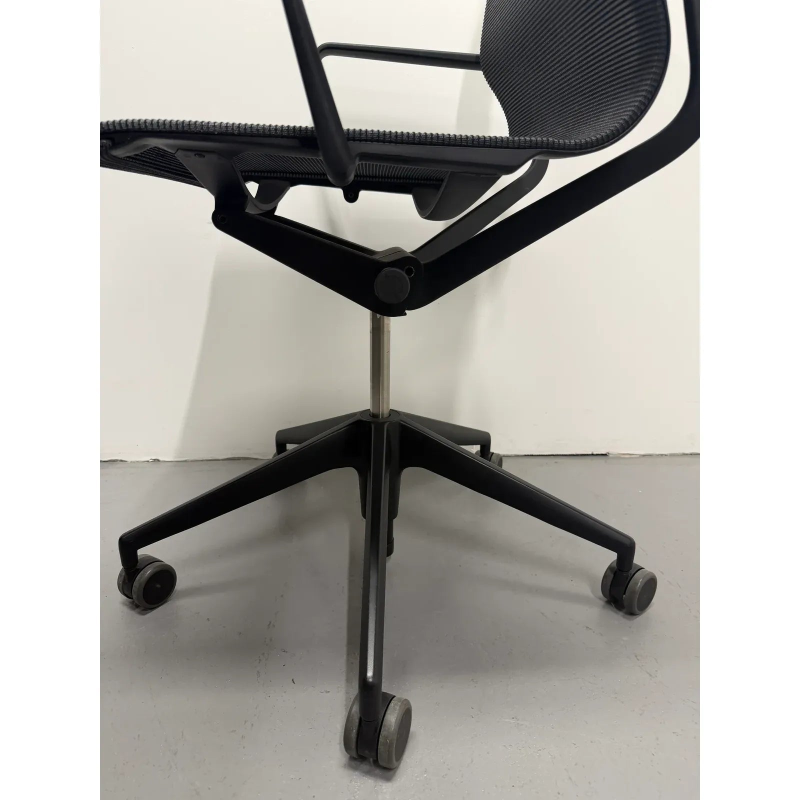 Vitra Physix - Ergonomic Boardroom Office Chair - Alberto Meda - thegoodchairs