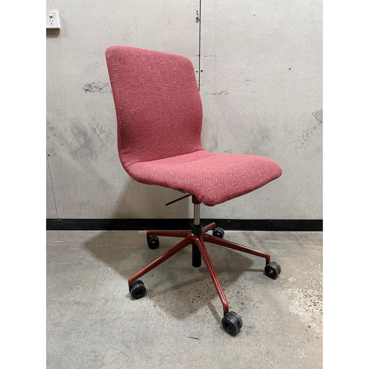 Wilkhahn Decide 296/6 Swivel Office Chair, Red - thegoodchairs