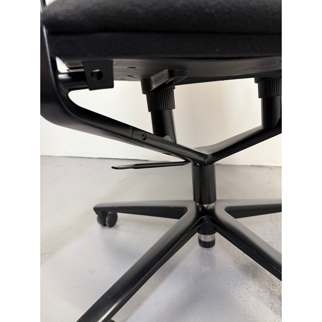 Wilkhahn FS 204/7 - Medium Back, Black Fabric - thegoodchairs