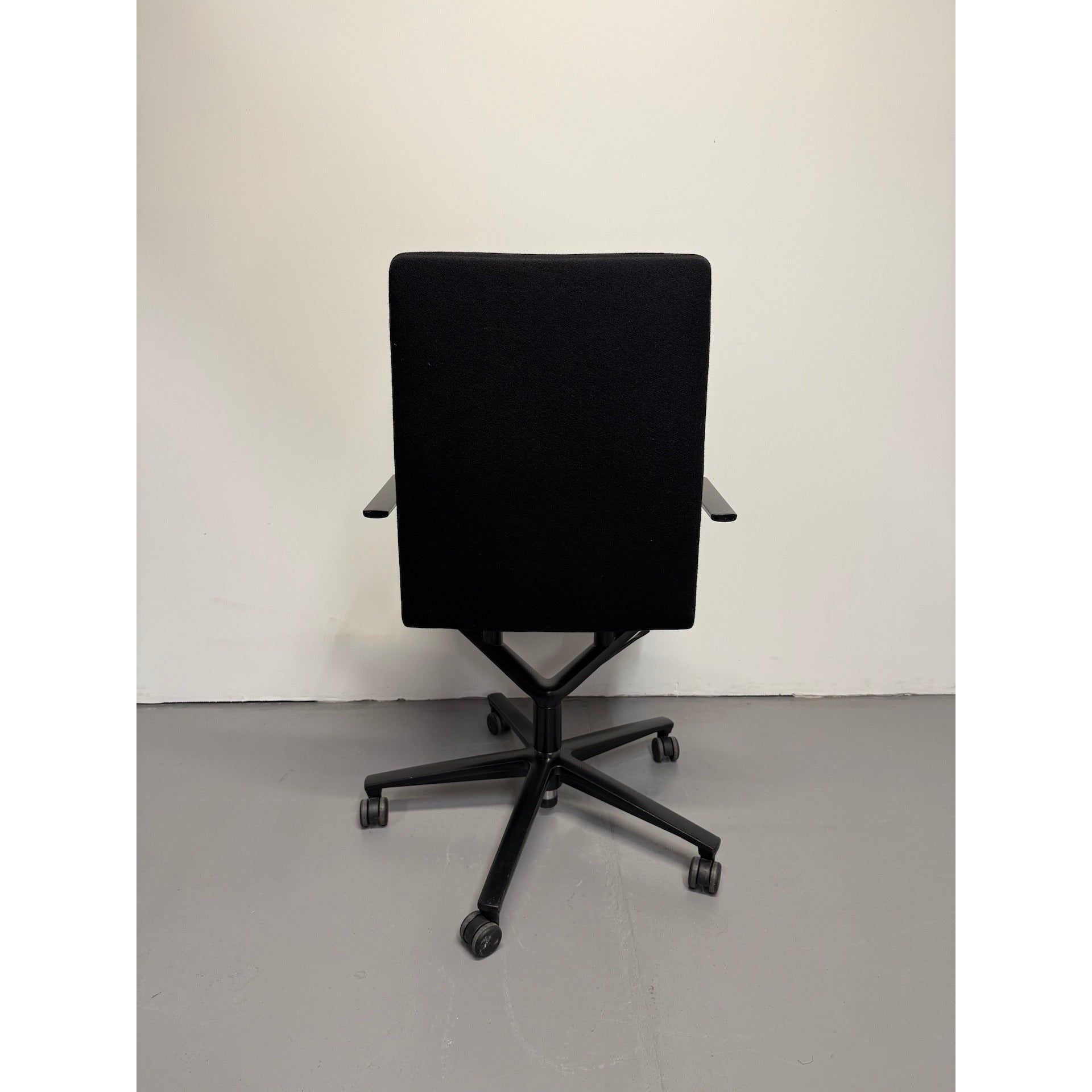Wilkhahn FS 204/7 - Medium Back, Black Fabric - thegoodchairs