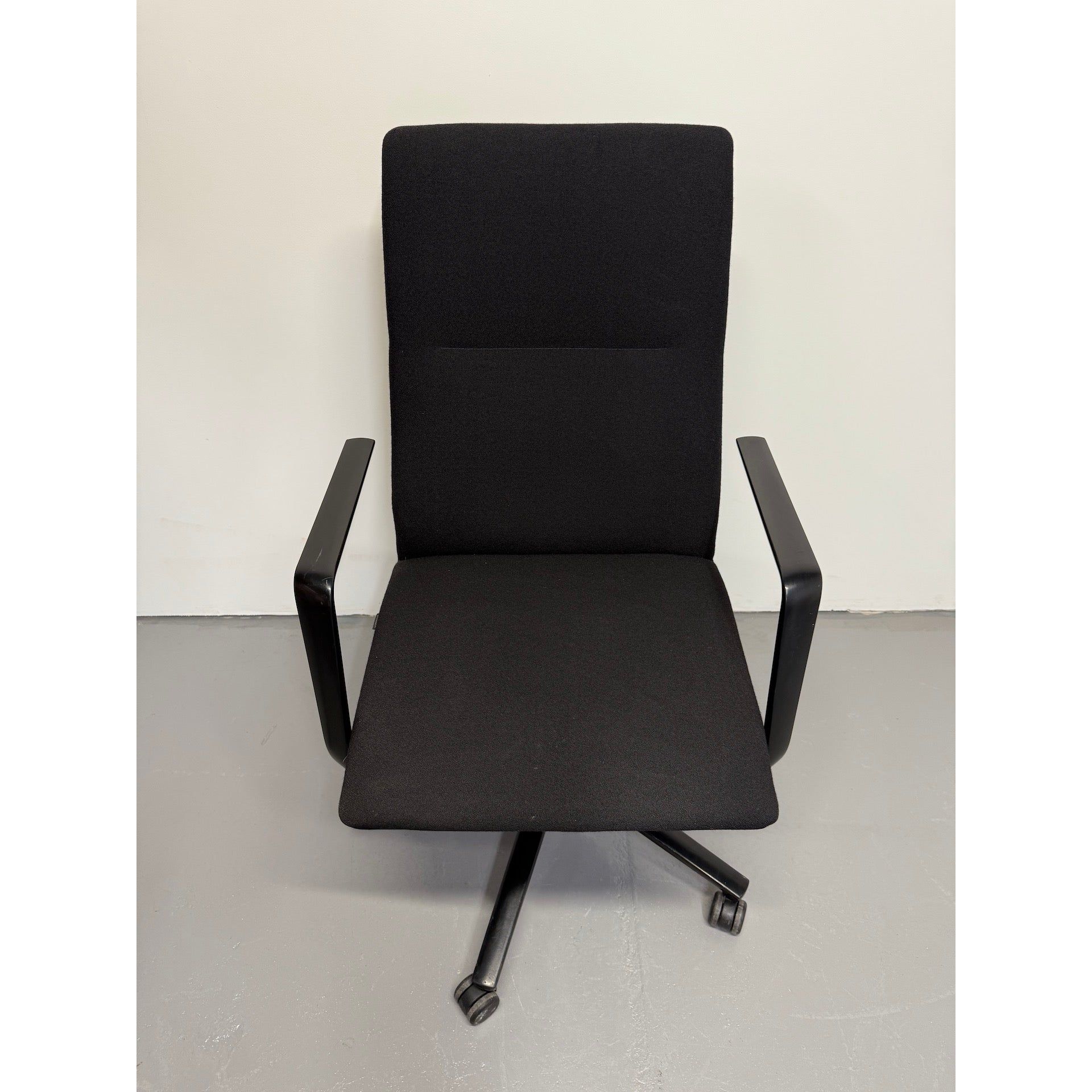 Wilkhahn FS 204/7 - Medium Back, Black Fabric - thegoodchairs