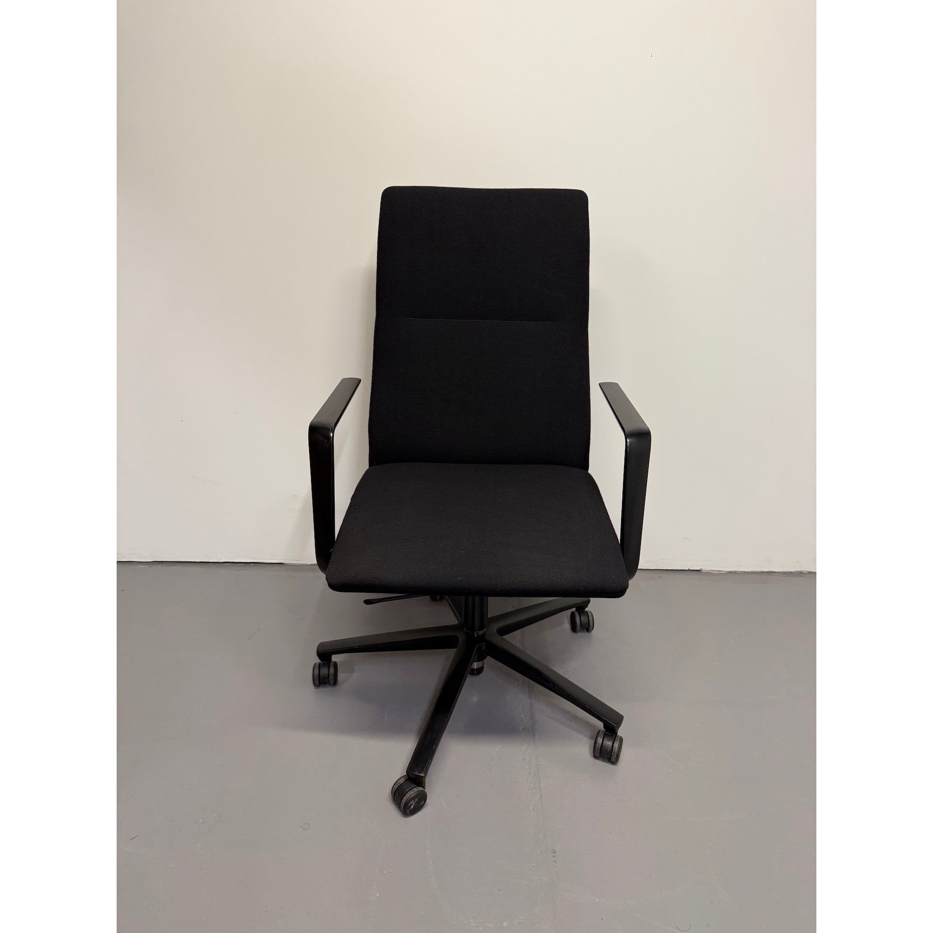 Wilkhahn FS 204/7 - Medium Back, Black Fabric - thegoodchairs