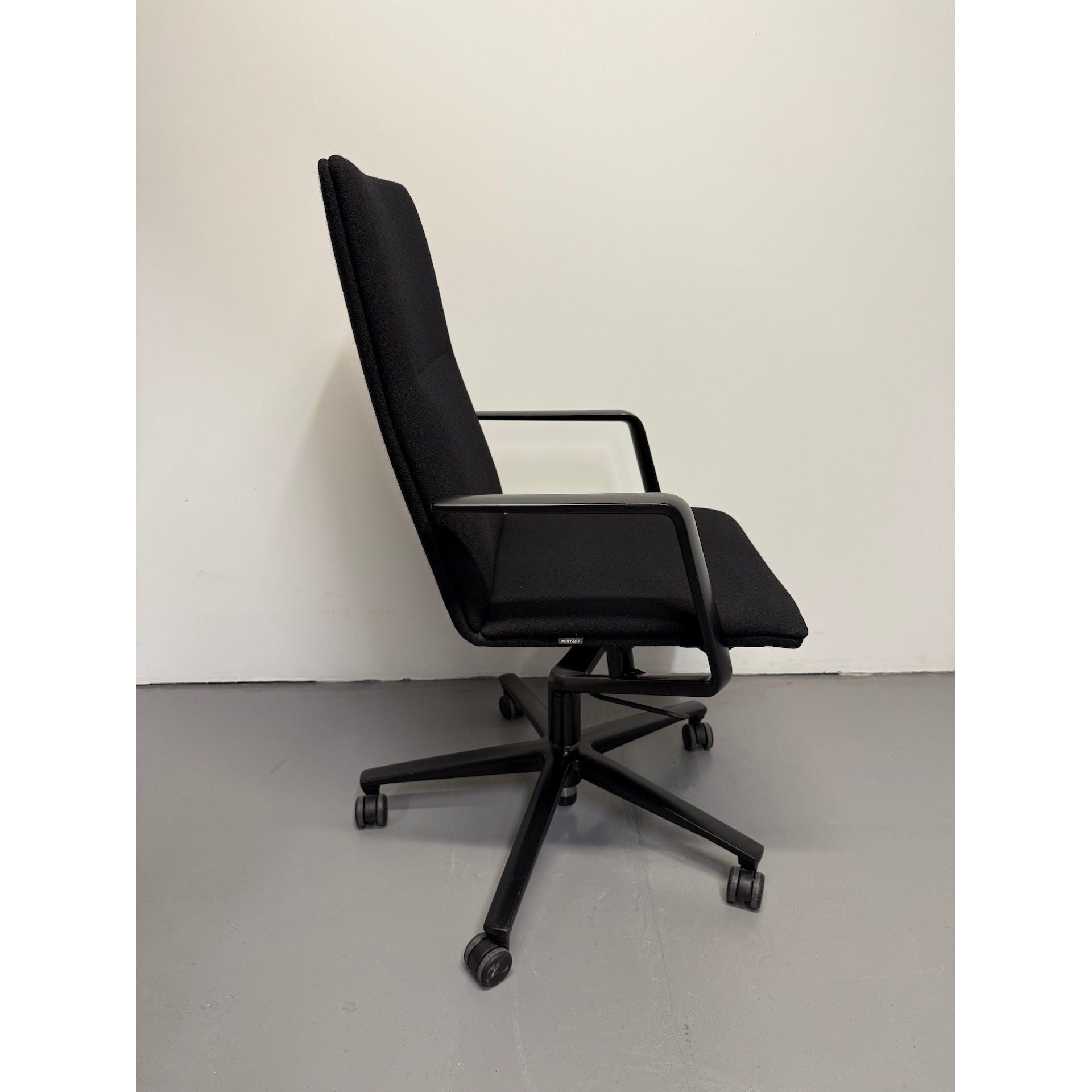Wilkhahn FS 204/7 - Medium Back, Black Fabric - thegoodchairs