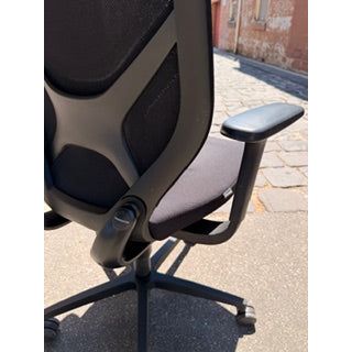 Wilkhahn IN 184/7 MB Task Chair, Back in Black, Trimension 3D Movement - thegoodchairs
