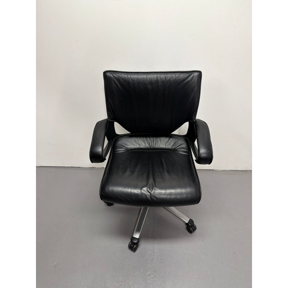 Wilkhahn Modus Executive - 283/71, Low - Back Swivel Chair - thegoodchairs